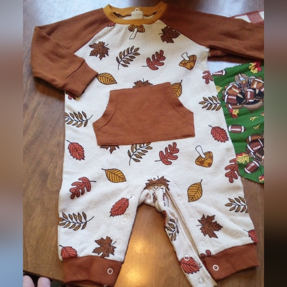 2 Autumn Baby Rompers 3-6 months Yes ! Listing is for the set of 2 Cute Onesies - Picture 6 of 7